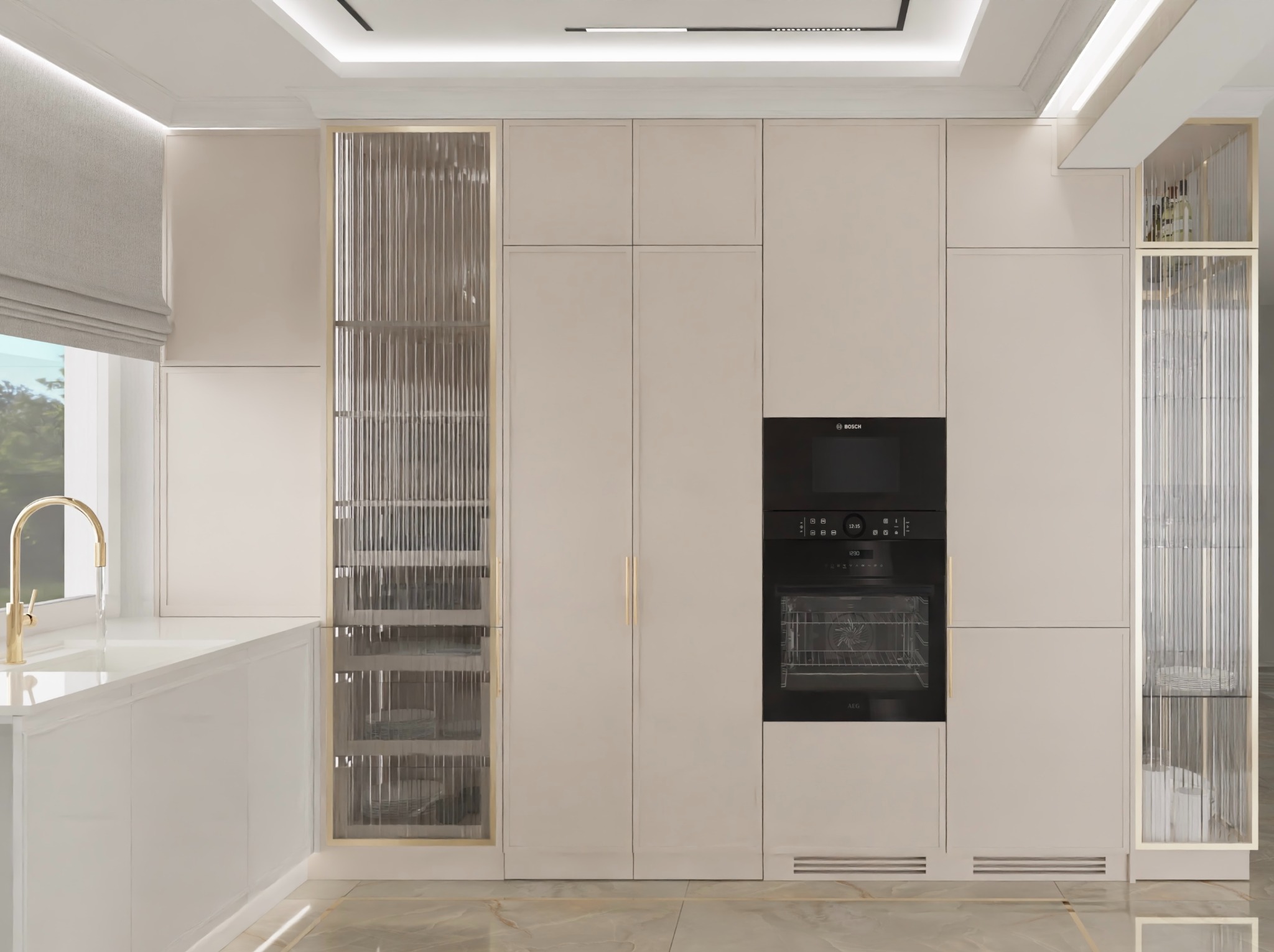 Elegancka, beżowa zabudowa kuchenna z wbudowanym piekarnikiem Bosch i przeszkloną szafką cargo z złotymi detalami, widok na złoty kran i marmurową podłogę.