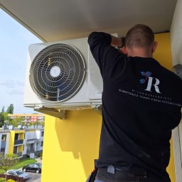 WILD ROSE SERVICES SPÓŁKA Z OGRANICZONĄ ODPOWIEDZIALNOŚCIĄ - Montaż agregatu zewnętrznego na balkonie 2 piętra bloku na Psim Polu we Wrocławiu. Model Rotenso Imoto.