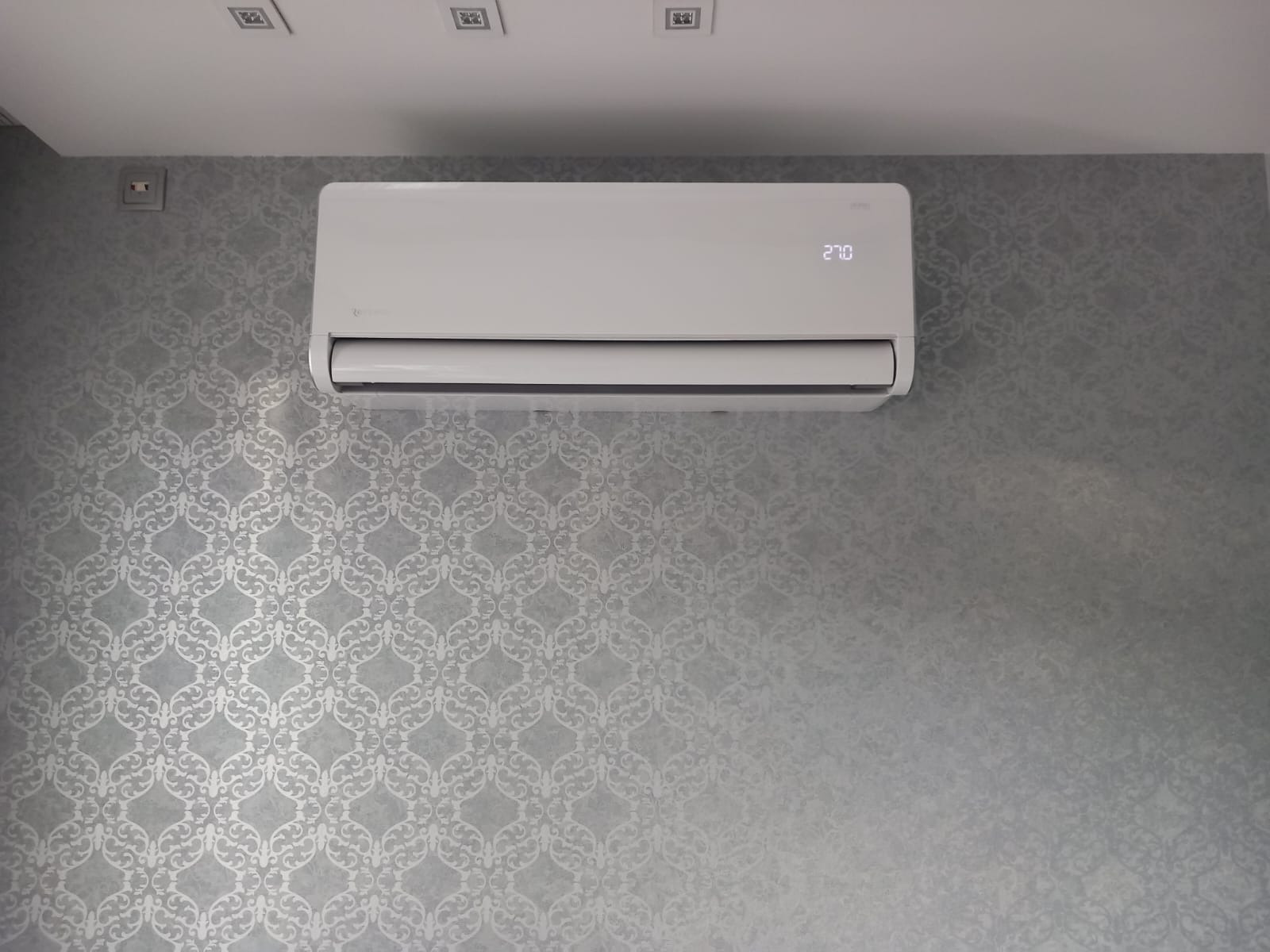 Bestseller Rotenso Versu Pure 3.5 kw idealnie dopełnia estetykę salonu.