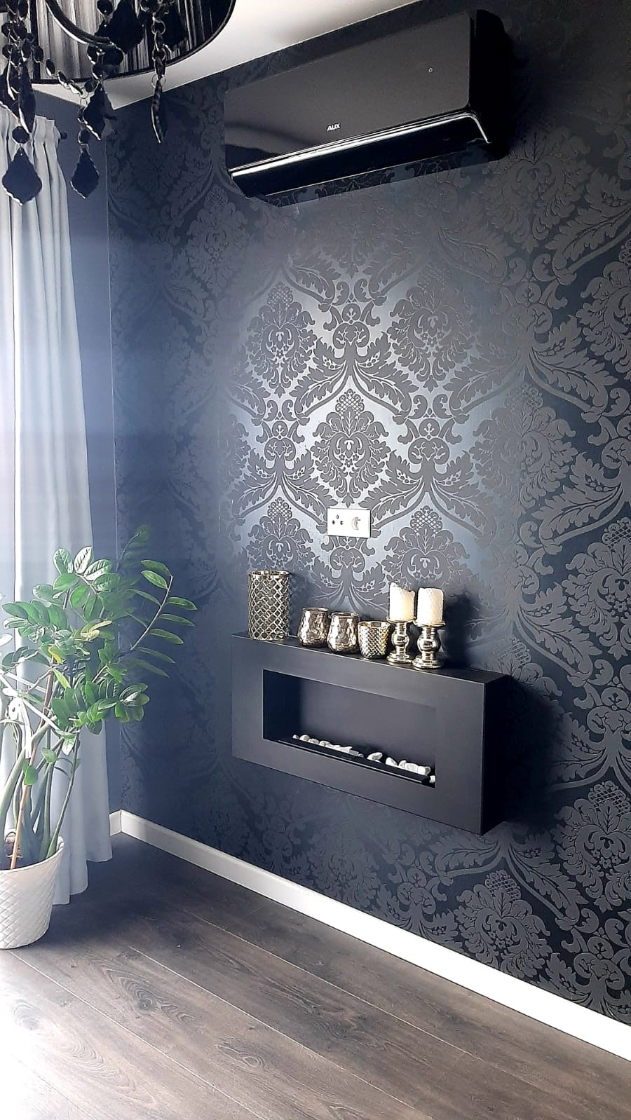 Piękne czarne klimatyzatory wpisujące się w designerskie wnętrzna - AUX Halo Deluxe.