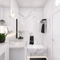 Krzysztofa Florczak Kreatywne Studio - Nowoczesna łazienka w bieli i szarościach z marmurowym wzorem, roślinami w czarnych doniczkach na blacie i okrągłym lustrem nad umywalką.