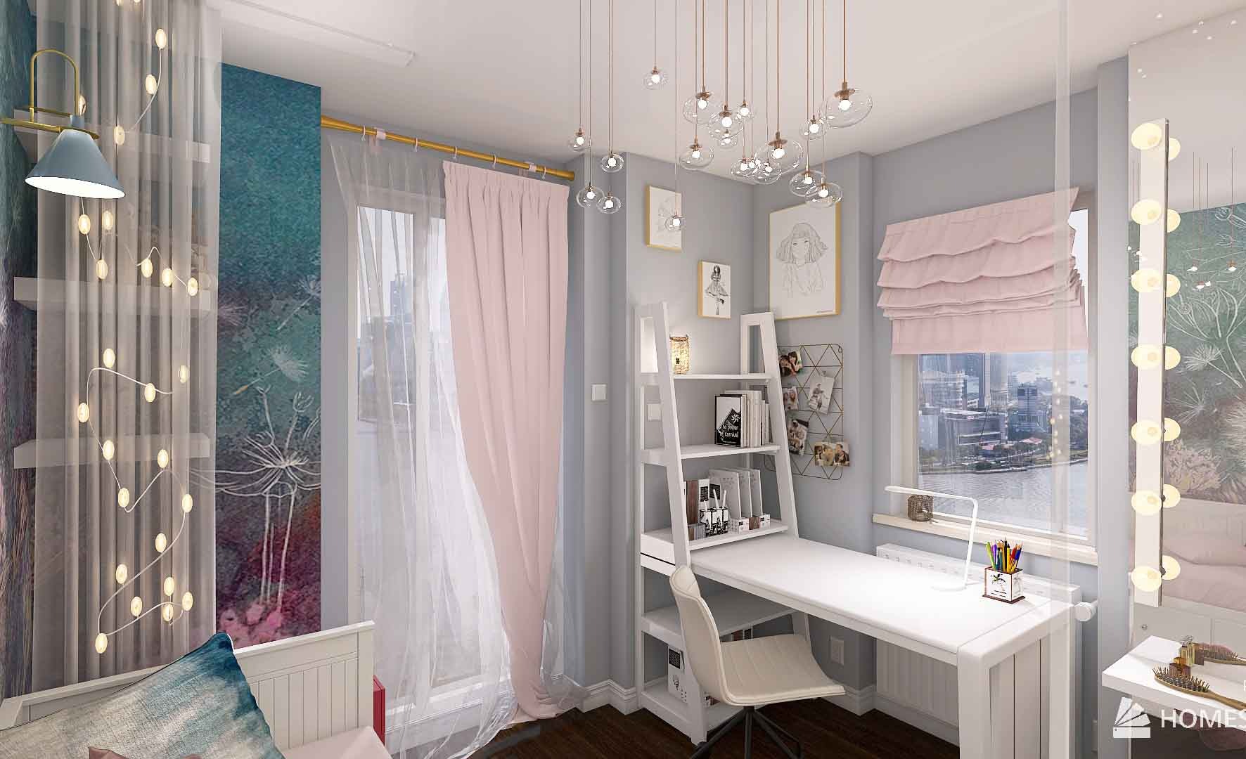 Pokój młodzieżowy z biurkiem, regałem drabinkowym, różowymi zasłonami i girlandą świetlną, oświetlony wiszącymi lampami z żarówkami.