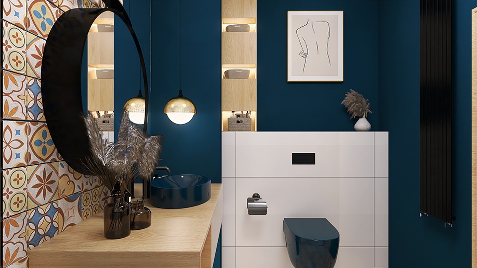 Niebieska łazienka z okrągłym lustrem, wzorzystymi płytkami i wiszącą toaletą w stylu nowoczesnym.