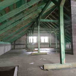 Pro-dom budownictwo - budowa więźby dachowej na świetlicy w Józefowie.