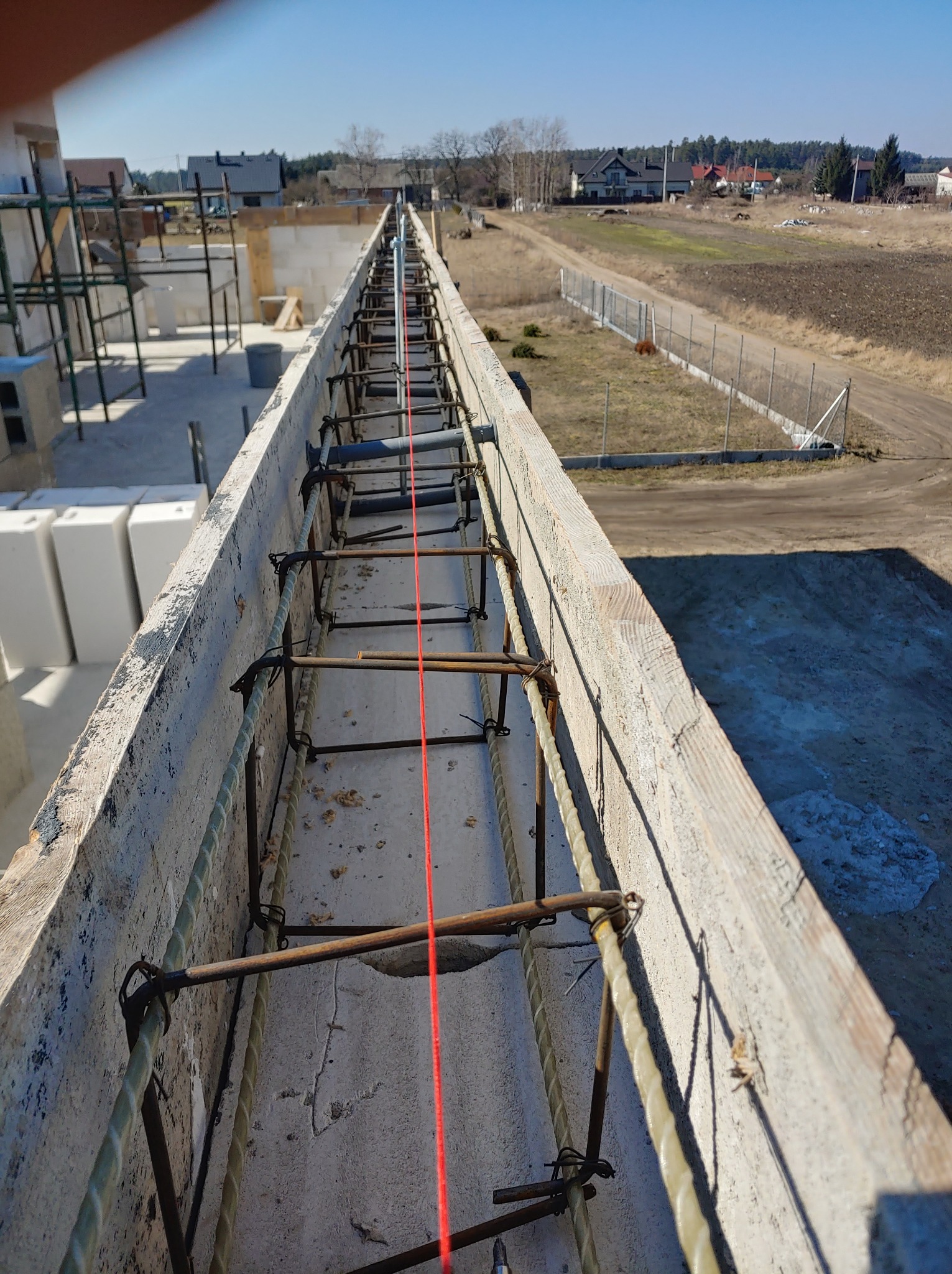 Wieniec z drutu kompozytowego