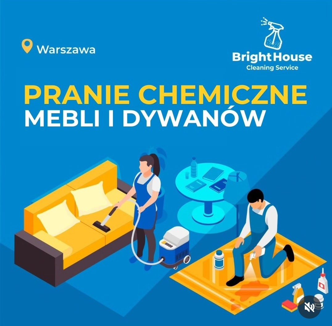 Grafika wektorowa przedstawiająca dwie osoby w kombinezonach czyszczące meble i dywan. Jedna osoba odkurza żółtą kanapę, druga spryskuje dywan środkiem czyszczącym. W tle widoczny stolik...