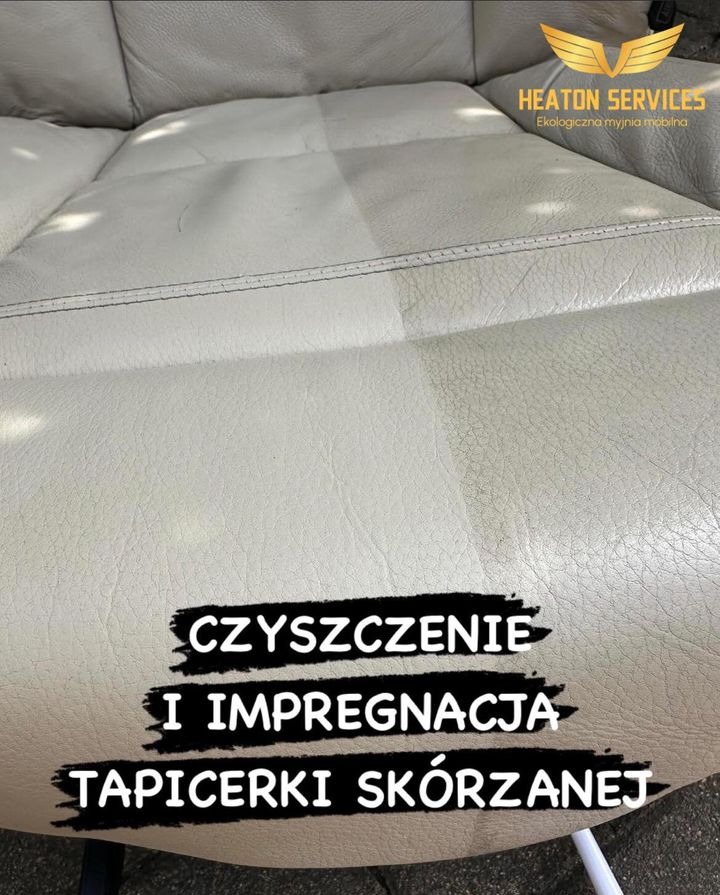 Fragment jasnej skórzanej tapicerki kanapy, widoczna różnica w czystości po częściowym czyszczeniu i impregnacji, logo firmy w prawym górnym rogu.