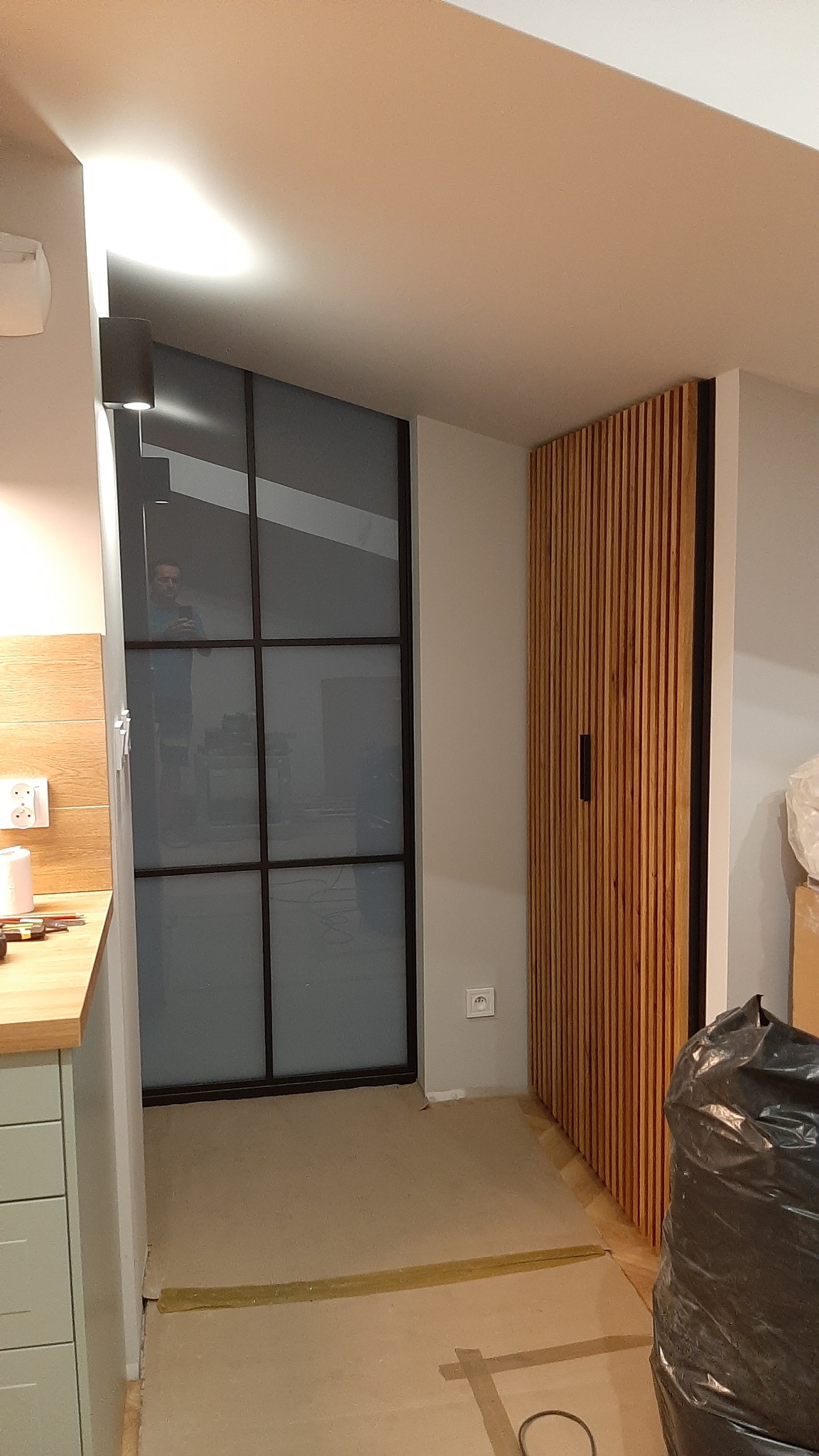 Szafa wnękowa drzw z lameli dębowych