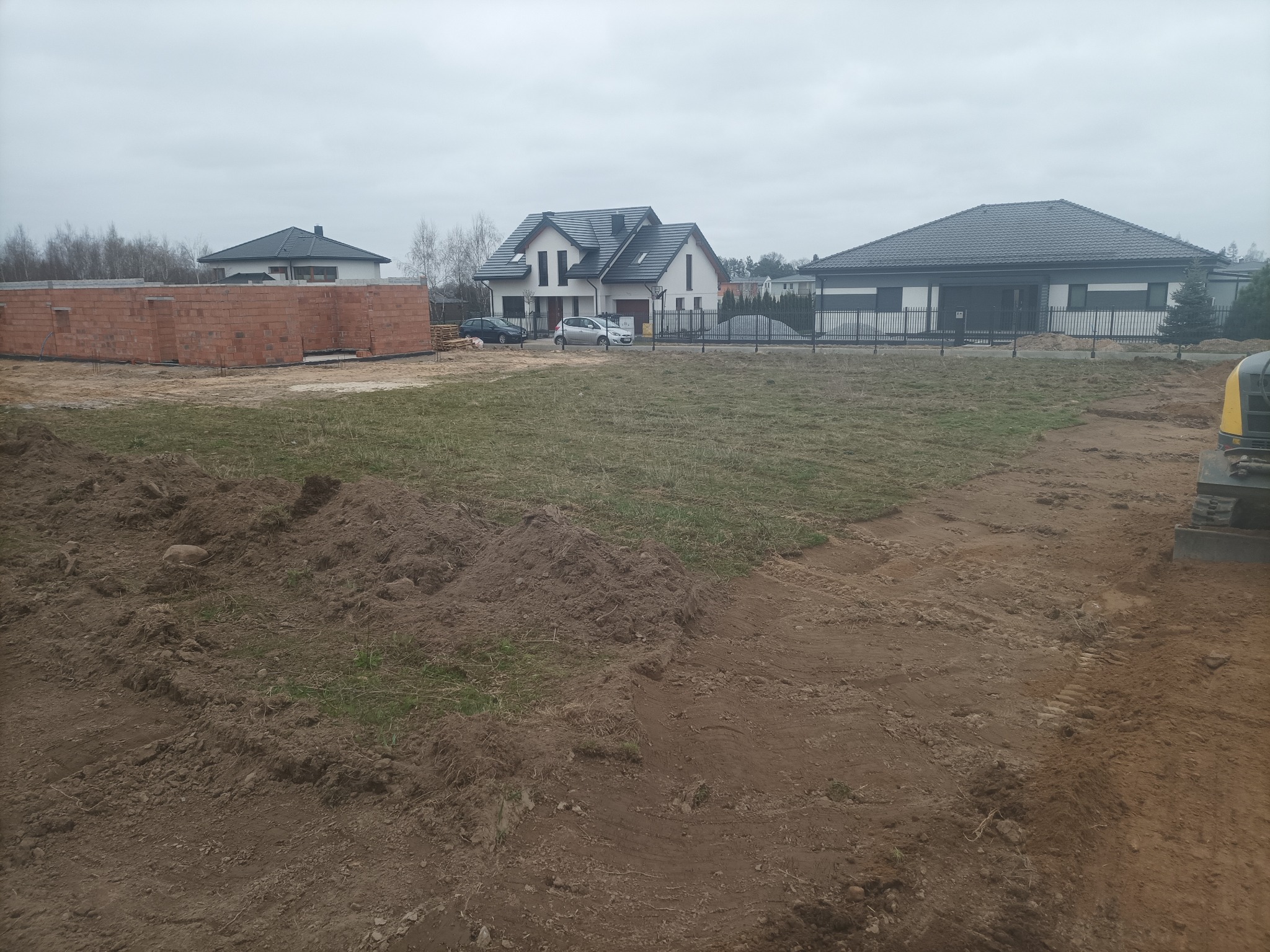 Teren przed i po równaniu