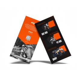 Target Brand - Dwuelementowa ulotka reklamowa z motywem motocykli i quadów marki Kayo, na białym tle z cieniem.