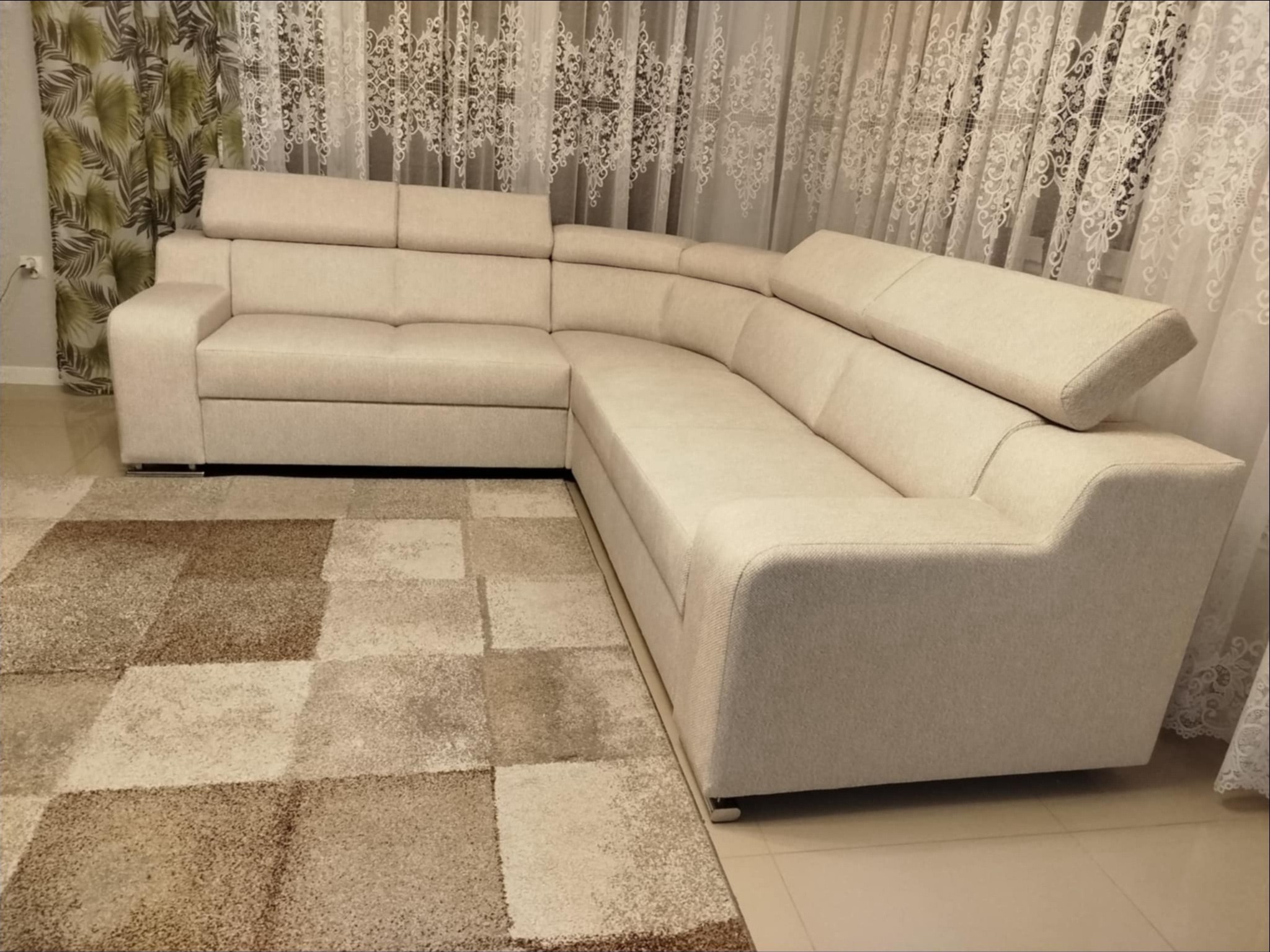 Renowacja narożnika ,zmiana z sypiącej się eko skóry na tkaninę welurową ,na życzenie klientki.