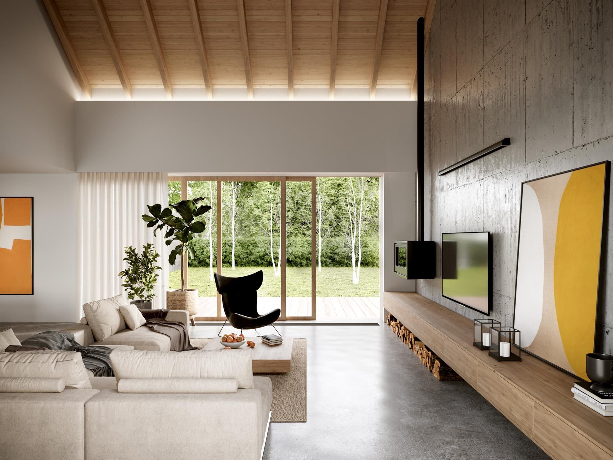 Jasny salon z drewnianym sufitem, betonową ścianą i dużym oknem wychodzącym na ogród. Wnętrze dopełnia beżowa sofa, czarny fotel i minimalistyczny kominek.