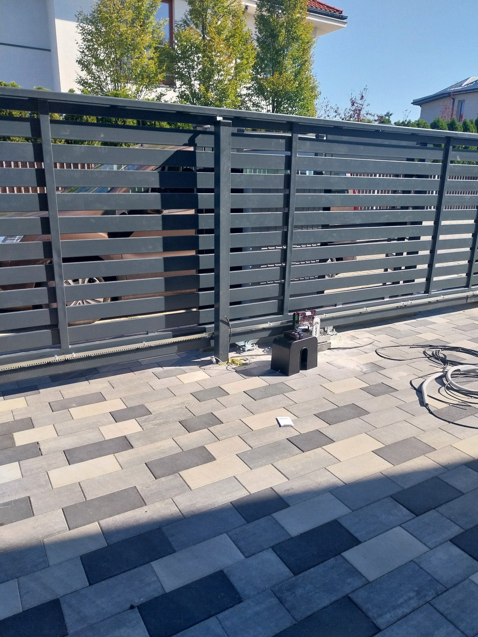 Montaż napędu do bramy o łącznej długości 7,40m