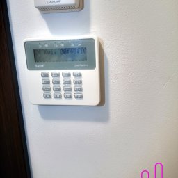 alarm firmy Satel Perfecta + sterowanie podłogowe