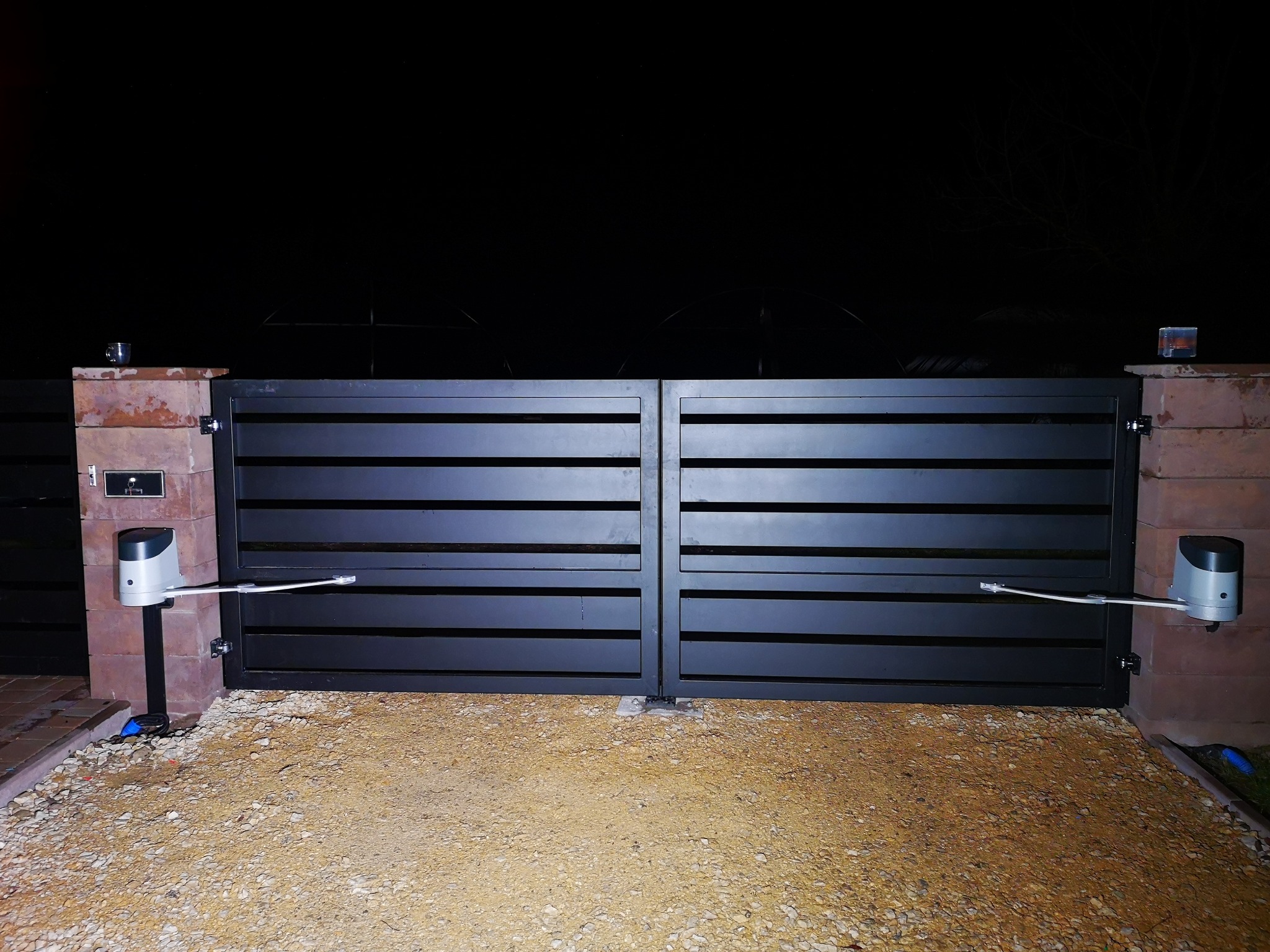 napęd firmy Nice w całej okazałości, nocne zdjęcie, praca wre ;-)