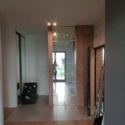 Rafal Sarnowski - Zabudowa rur gazowych oraz liczników tuż za drzwiami wraz z lustrem do sufitu