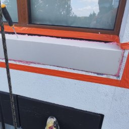 Pro-Alpin - Wymiana izolacji termicznej pod oknami ( płyta pir+siatka klej )+montaż parapetu