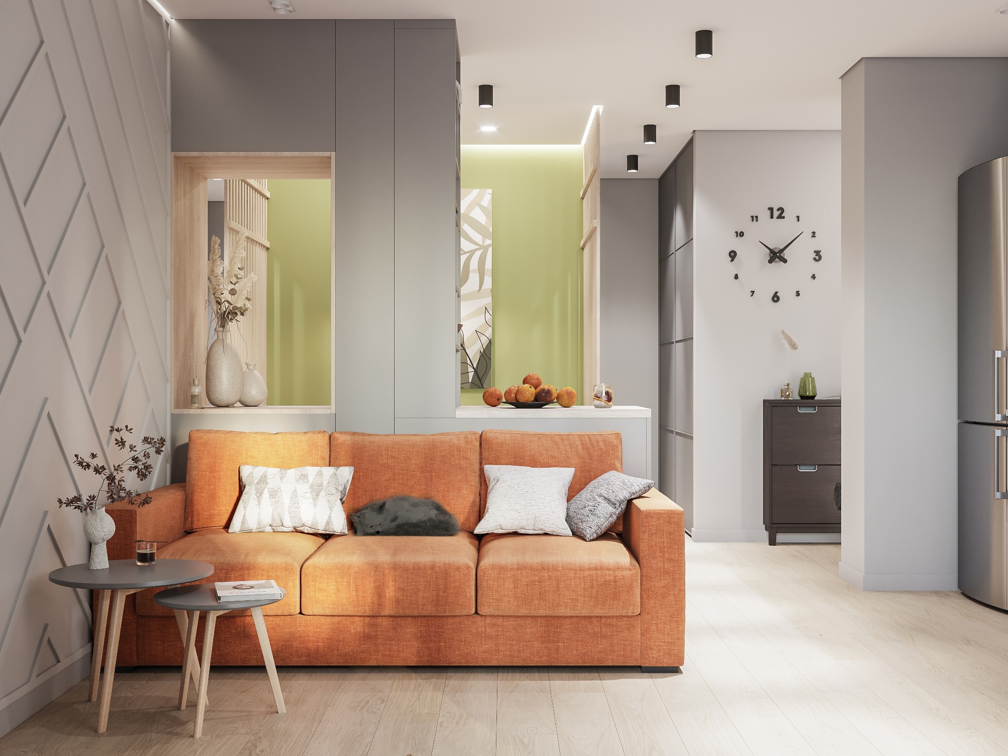 Pomarańczowa sofa z poduszkami i śpiącym kotem w nowoczesnym salonie z szarą ścianą z geometrycznym wzorem, okrągłymi stolikami kawowymi i widokiem na kuchnię z zielonym akcentem.
