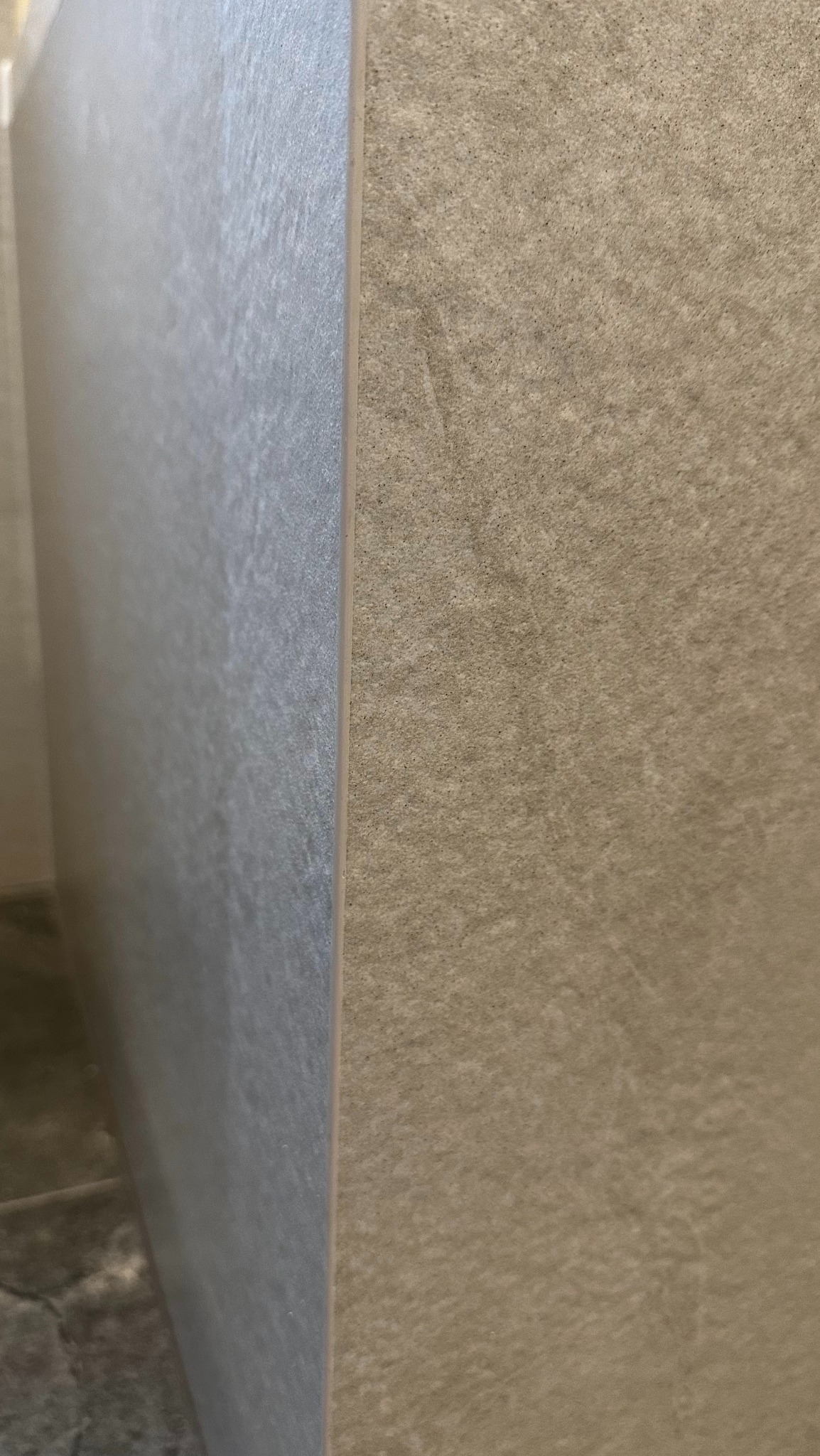 docinanie płytek na 45 stopniej + fugoanie epoksydem