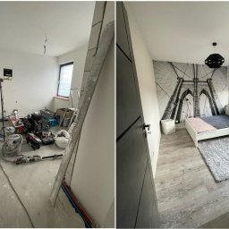 AD RenoHome - Pokój przed i po remoncie: po lewej stronie bałagan, narzędzia i oświetlenie budowlane, po prawej wykończone wnętrze z fototapetą mostu Brooklyńskiego, łóżkiem i dywanem.