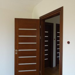 Drzwi wewnętrzne drewniane 