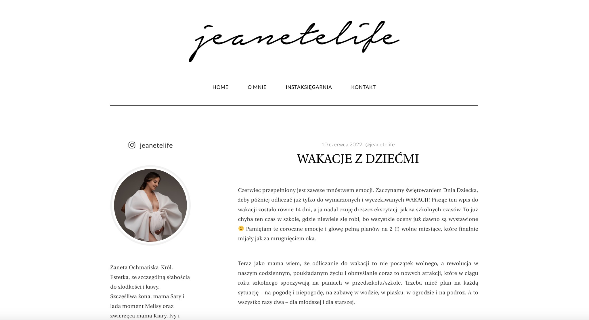 Strona internetowa bloga influencerki Jeanetelife, oparta na WordPress z niestandardowym motywem, prezentująca logo w nagłówku, menu nawigacyjne i fragment tekstu o wakacjach z dziećmi.
