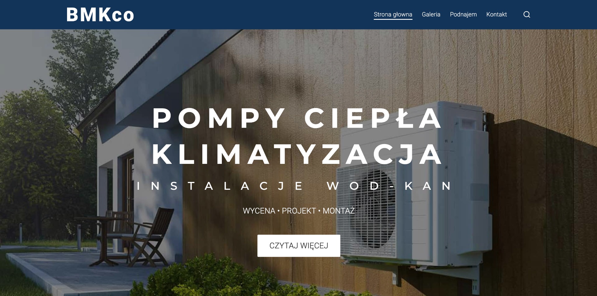 Strona internetowa firmy BMKco z wizualizacją pompy ciepła i klimatyzacji zamontowanej na elewacji budynku, prezentująca usługi wyceny, projektu i montażu.