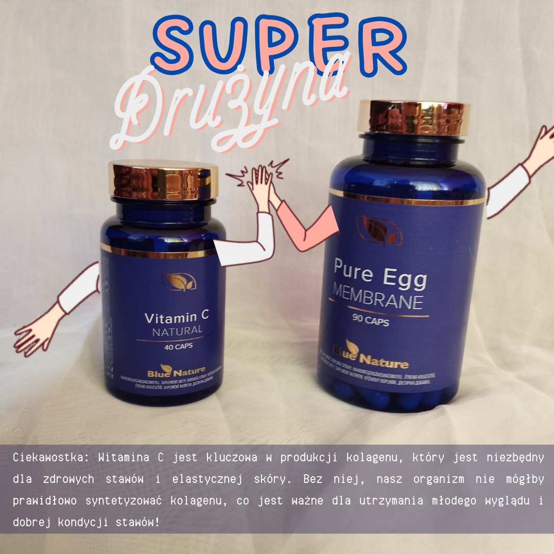 Dwie niebieskie butelki suplementów Blue Nature: Witamina C Natural i Pure Egg Membrane, z dorysowanymi rękami robiącymi 'piątkę' na tle tekstu 'Super Drużyna'.