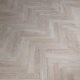 Układanie paneli Jasionka 3