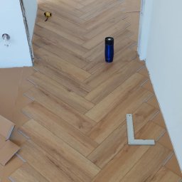 Układanie paneli Jasionka 2