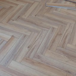 Układanie paneli Jasionka 1