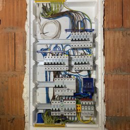 W KONTAKCIE ROBERT ANZORGE - Wyśmienite Domofony Będzin