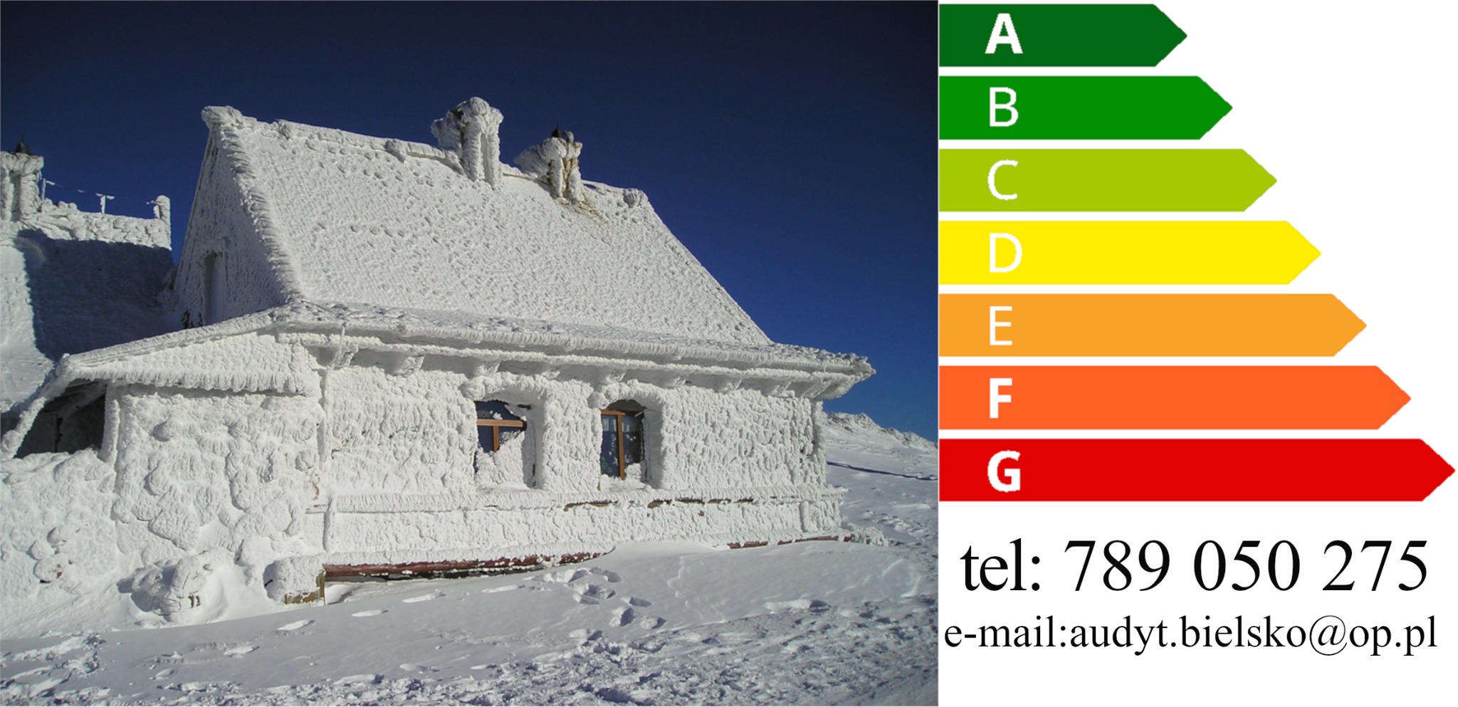 Budynek pokryty grubą warstwą szronu i śniegu, z widocznymi oknami i kominami, na tle błękitnego nieba; po prawej stronie grafika z klasami energetycznymi budynku A-G oraz dane kontaktowe firmy.