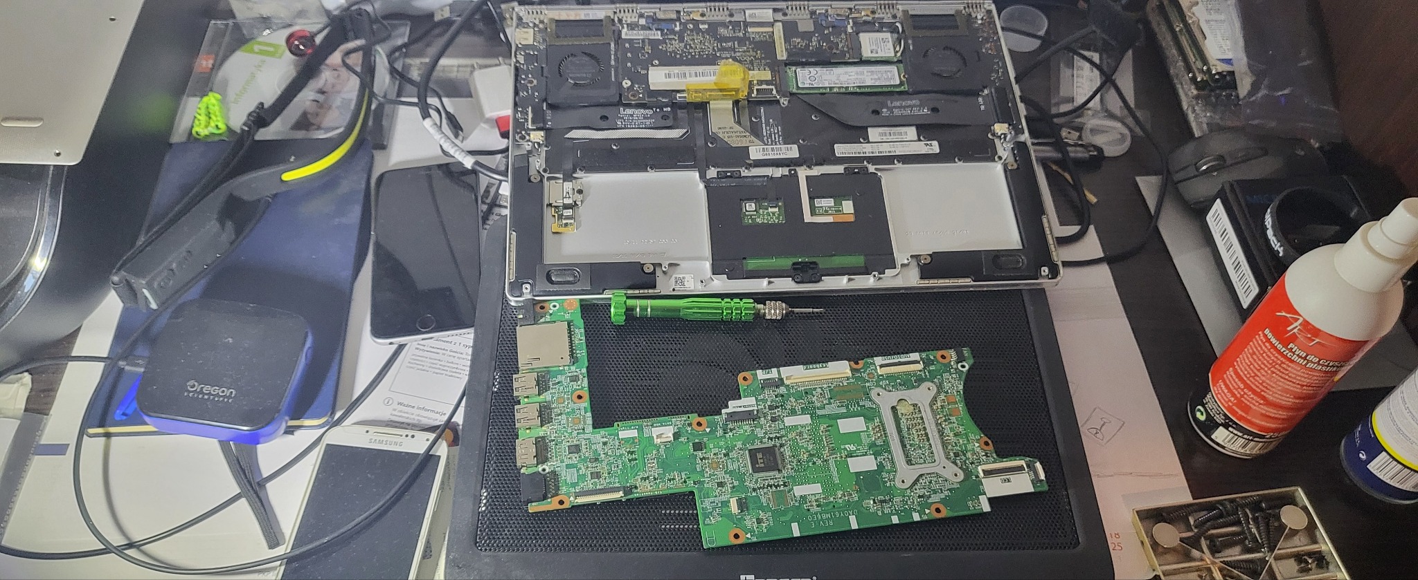 Naprawa laptopa HP - wymiana płyty głównej oraz wymiana baterii w Lenovo Yoga.