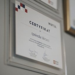 Warta uznając nas za zaufanego partnera, powierzyła nam do sprzedaży jako nielicznym na rynku ubezpieczenia dedykowane dla old-timer’ów i specjalnego pakietu Warta Klasyki.