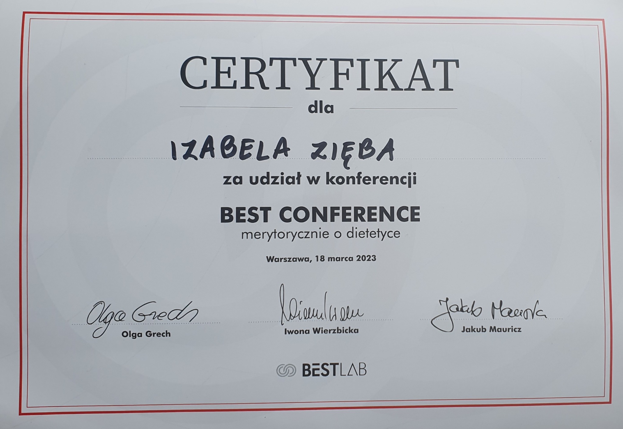 Certyfikat dla Izabeli Zięby za udział w konferencji Best Conference merytorycznie o dietetyce, Warszawa, 18 marca 2023, z podpisami Olgi Grech, Iwony Wierzbickiej i Jakuba Mauricza oraz logo...