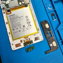 Tablet Samsung: Wymiana modułu z gniazdem zasilania na nowe oryginalne.