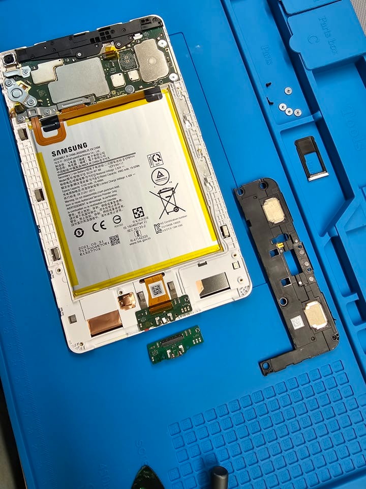 Tablet Samsung: Wymiana modułu z gniazdem zasilania na nowe oryginalne.