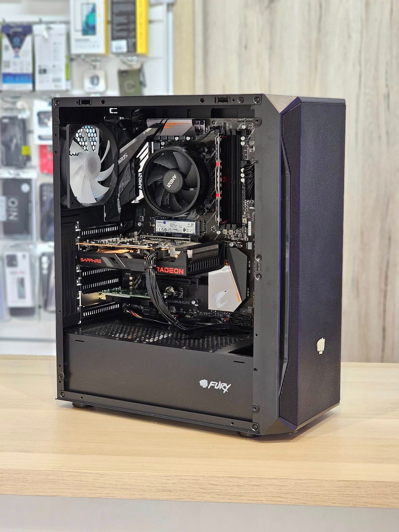 Montaż budżetowego komputera do gier dla klienta.