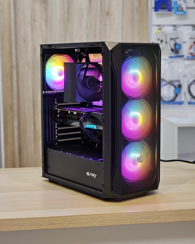 Komputer do gier dla naszego klienta złożony i skonfigurowany do użytku.