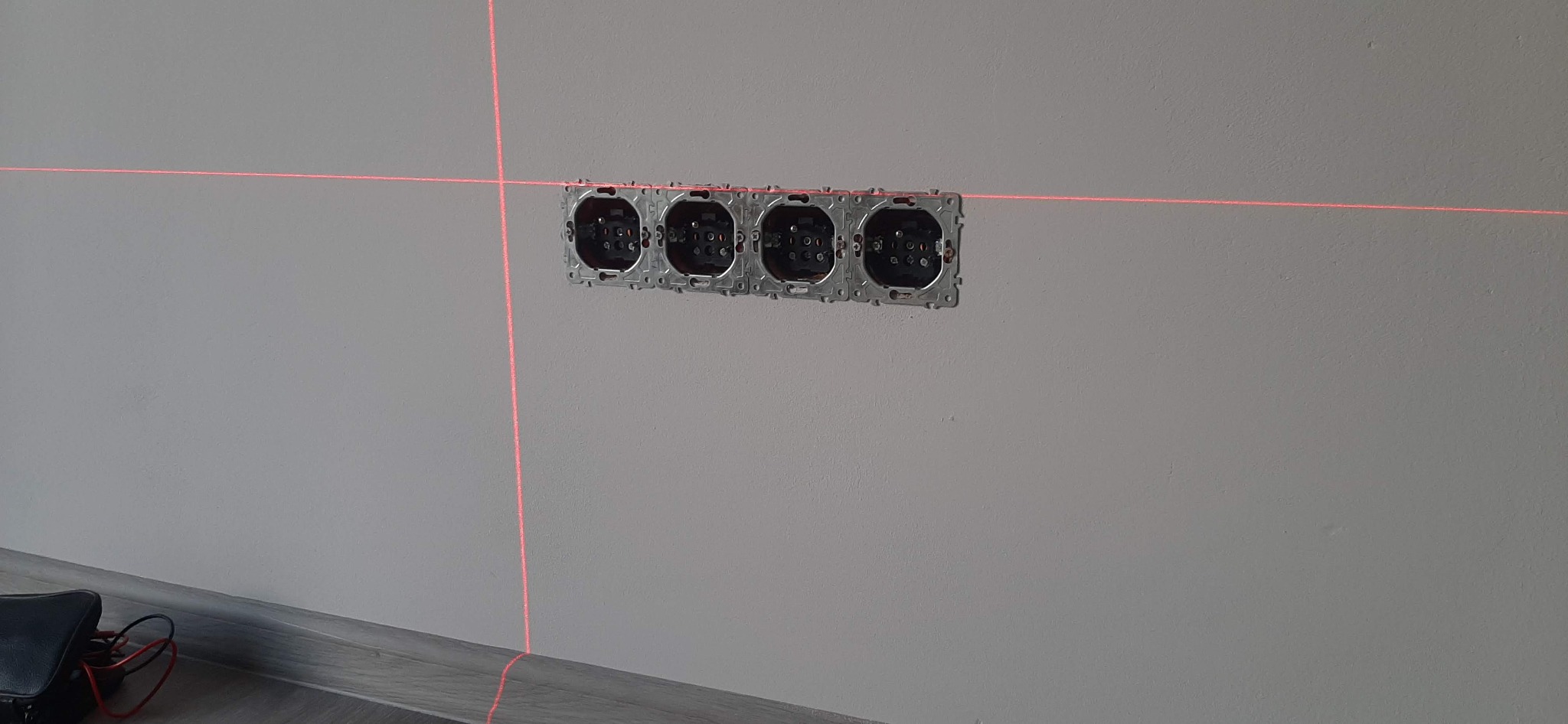 Montaż gniazdek elektrycznych zgodnie z wymogami bezpieczeństwa oraz jak najbardziej estetycznie :)