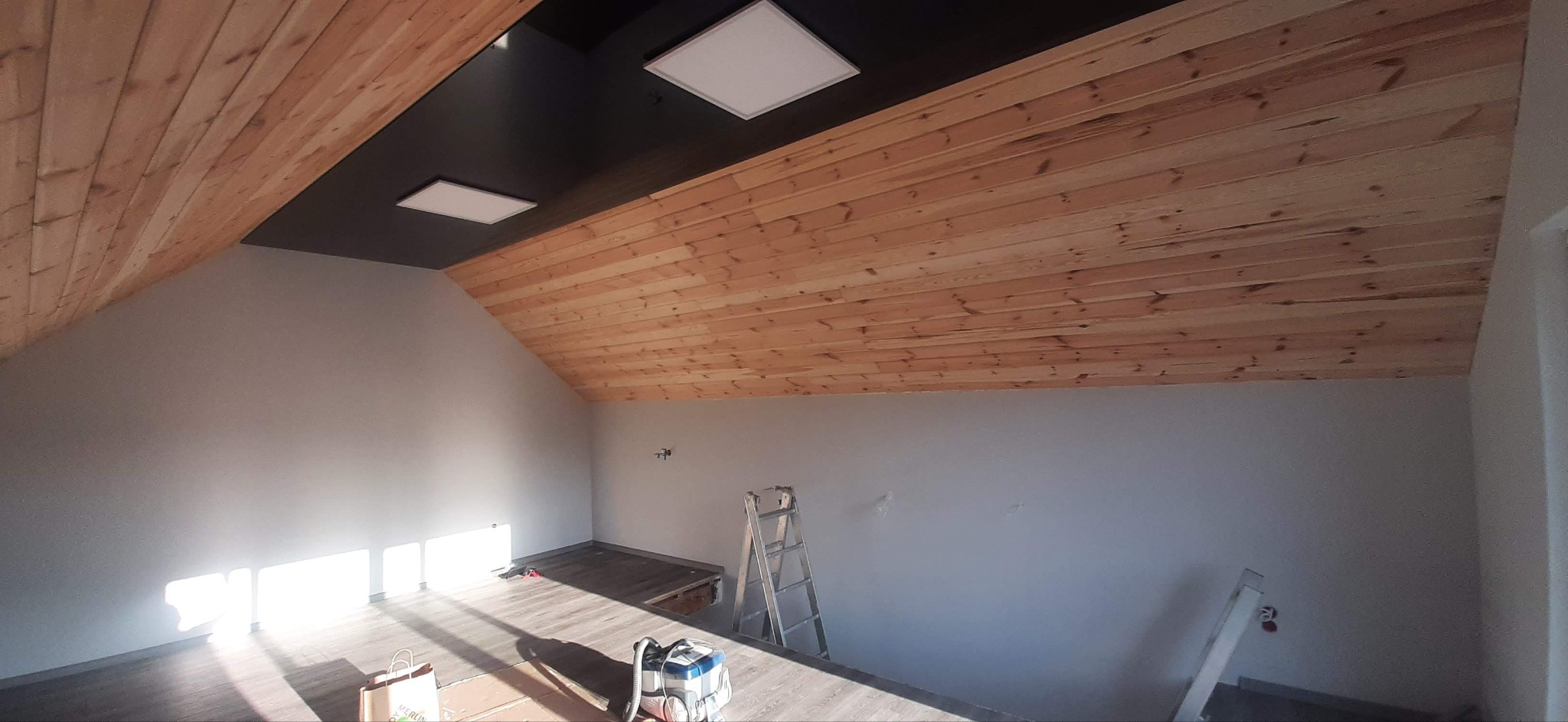 Podłączenie oświetlenia, dwu piętrowy domek, instalacja wykonana od A do Z wraz z doprowadzeniem zasilania do budynku.