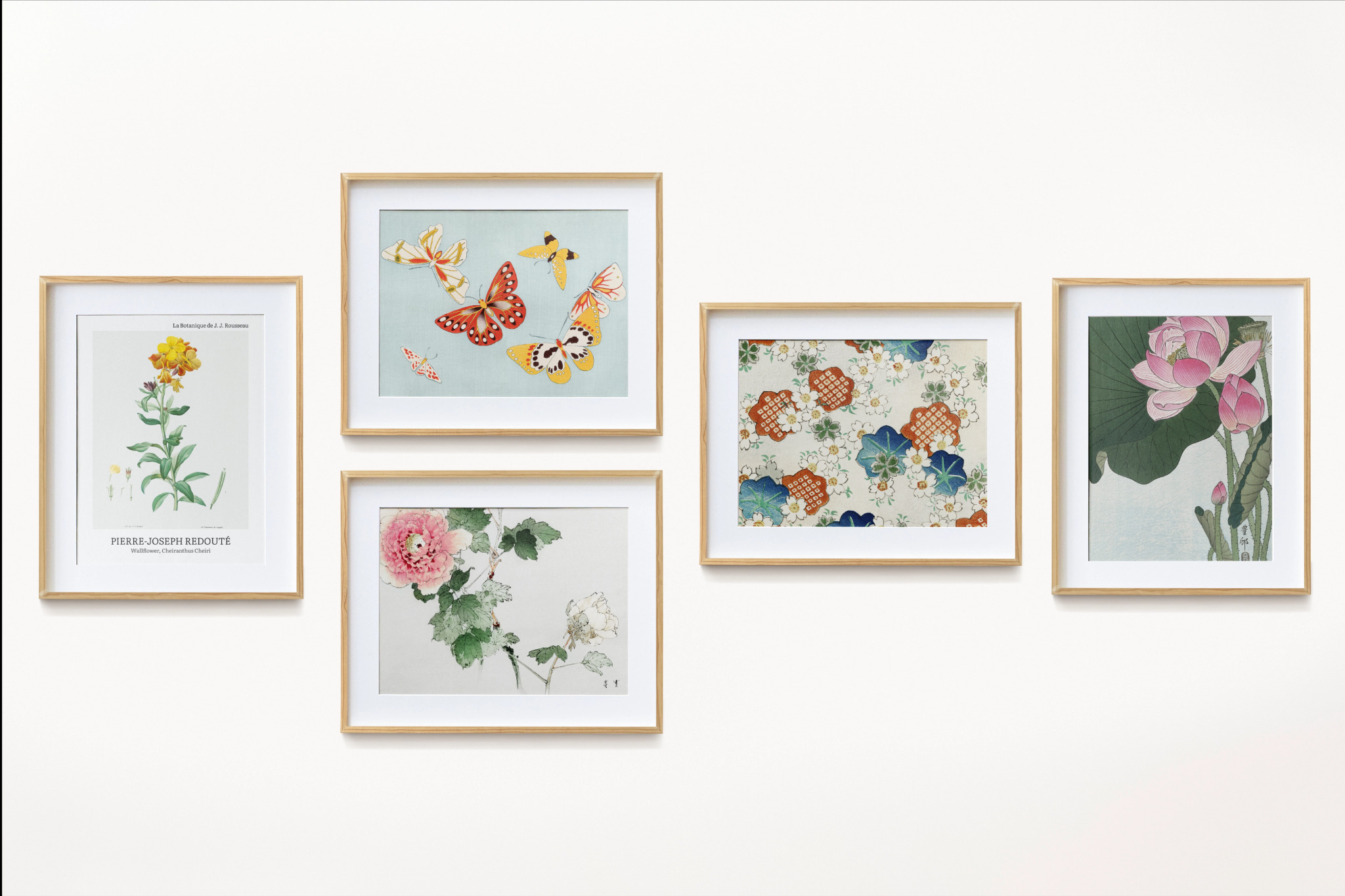 Galeria pięciu oprawionych grafik w stylu vintage przedstawiających kwiaty, motyle i abstrakcyjne wzory, wiszących na białej ścianie.