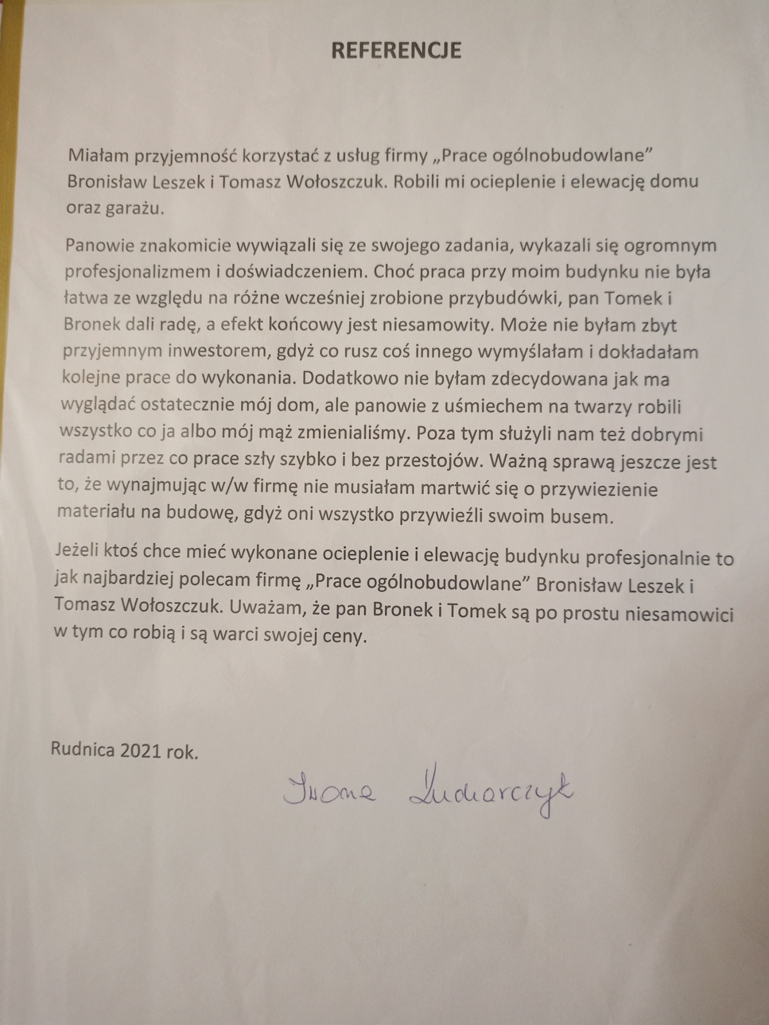 Skan referencji dla firmy budowlanej 'Prace ogólnobudowlane' z Rudnicy z 2021 roku, podpisany przez zadowolonego klienta, chwalącego wykonanie ocieplenia i elewacji domu oraz garażu.