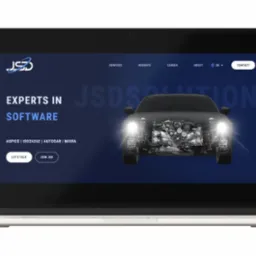 Ekran laptopa wyświetlający stronę internetową firmy JSDSolution z hasłem 'Experts in Software' i wizualizacją silnika samochodowego na ciemnoniebieskim tle.