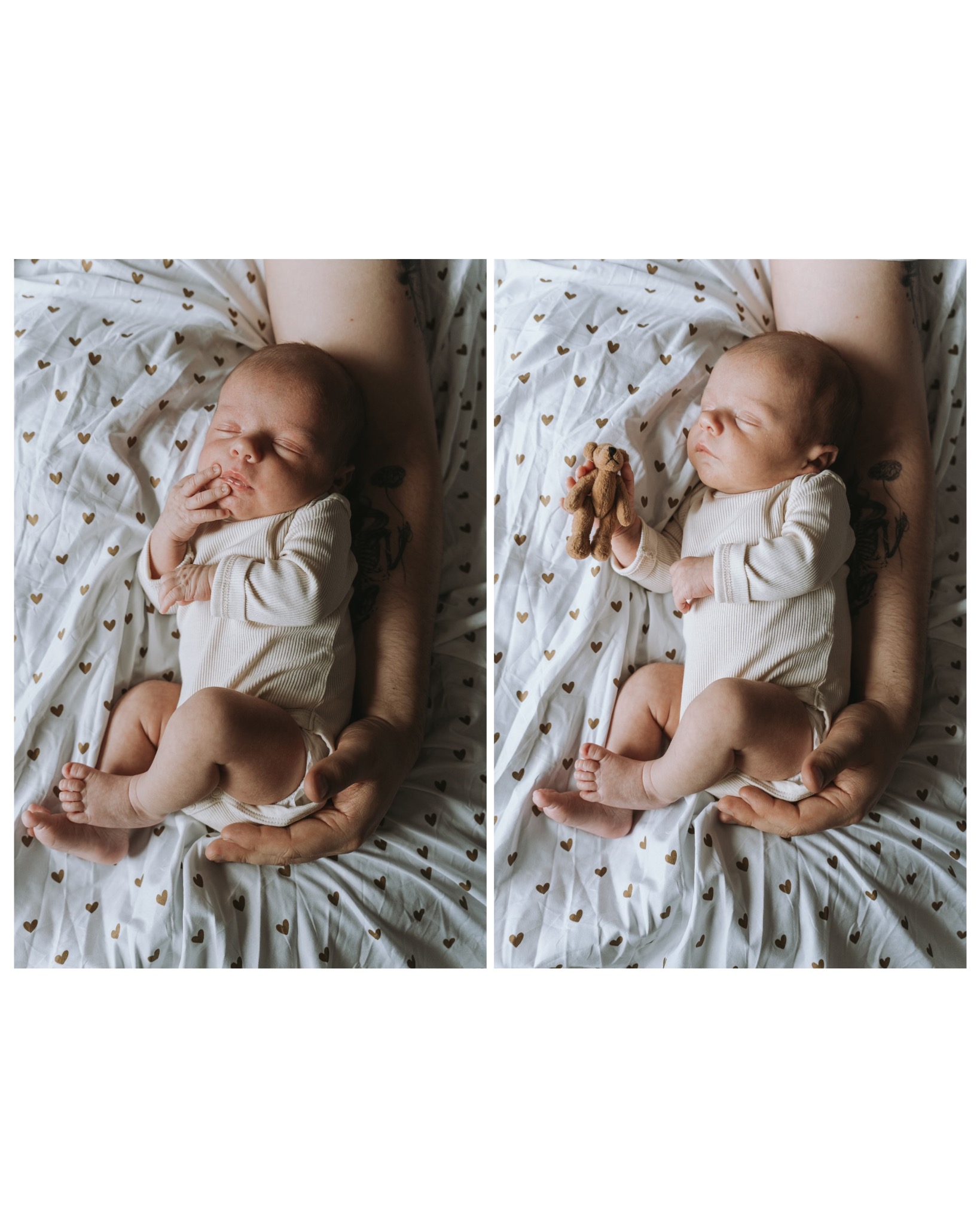 Dwa ujęcia noworodka w beżowym body, śpiącego w dłoniach rodzica na białej pościeli w złote serduszka; na drugim zdjęciu dziecko trzyma małego, pluszowego misia.