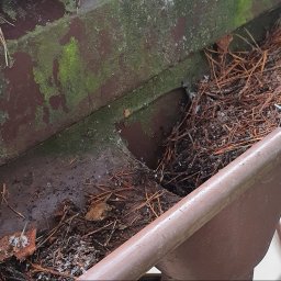 Zdjęcie brudnej rynny