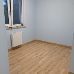 Podłoga z cokołem.