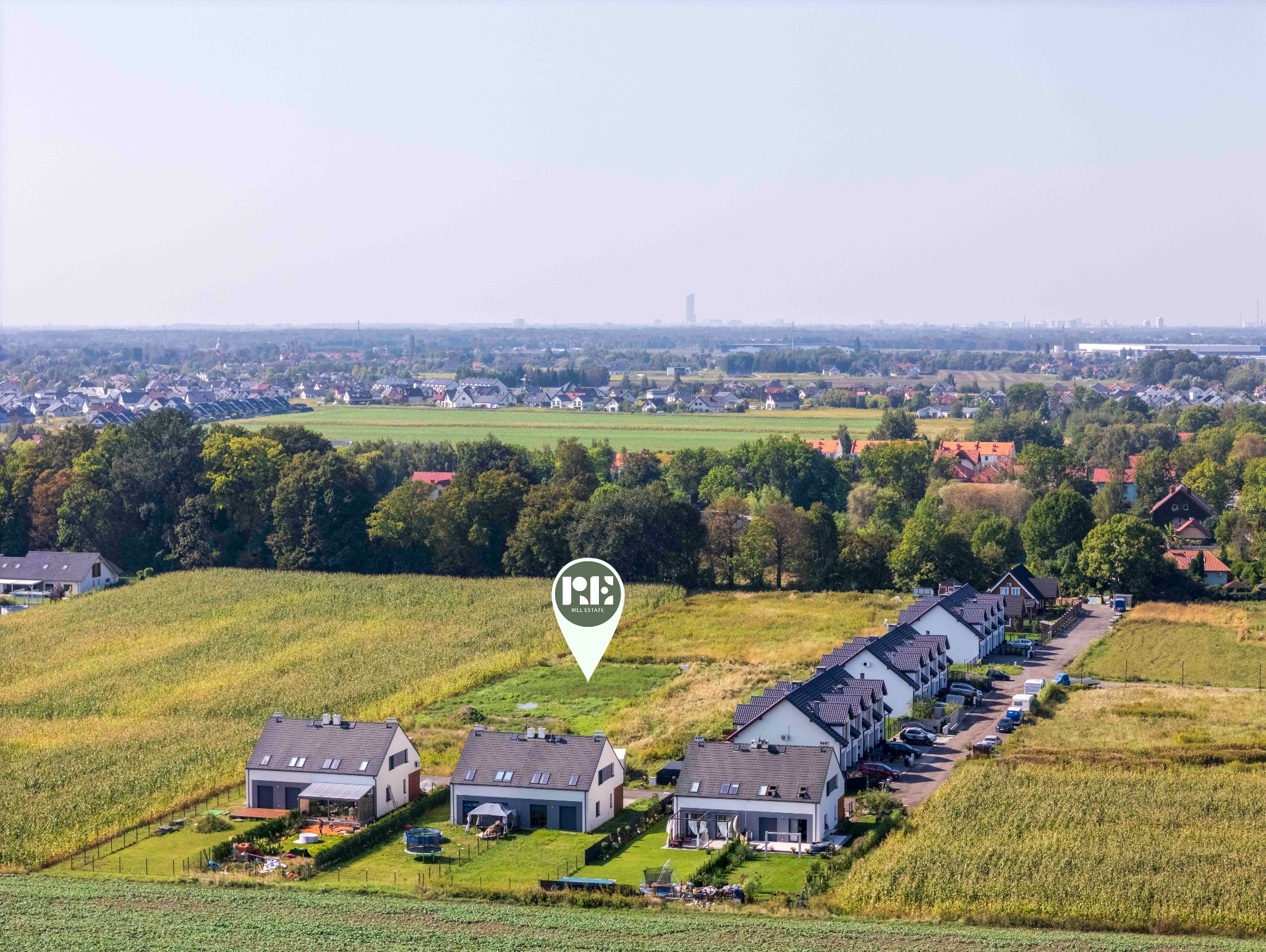 Zdjęcie z drona- sprzedawanej przez Rill Estate działki pod budowę domu jednorodzinnego w Krzykowie