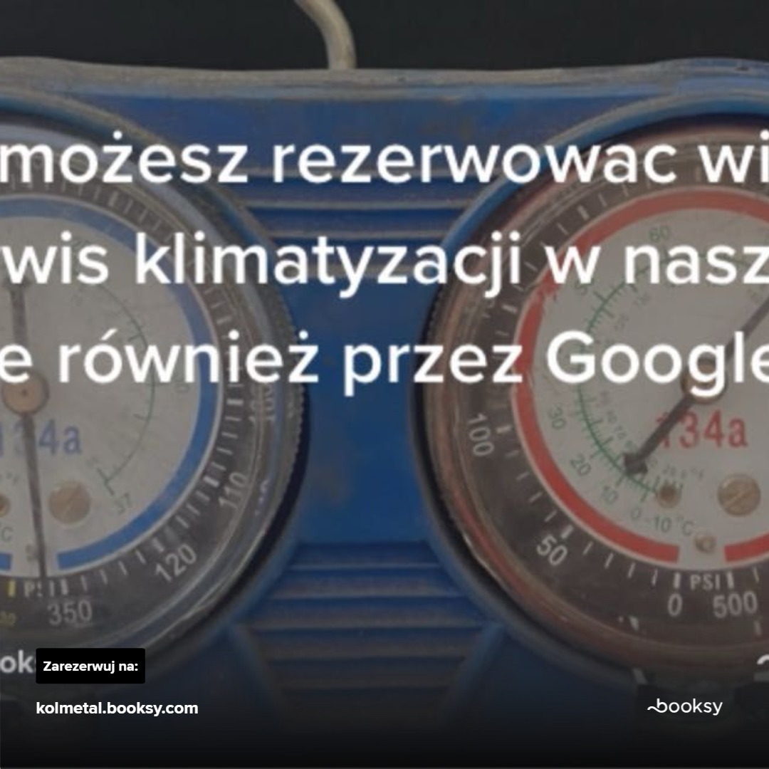 Manometry w niebieskiej obudowie, prawdopodobnie używane do diagnostyki lub serwisu klimatyzacji samochodowej, z naklejoną informacją o możliwości rezerwacji wizyty online.